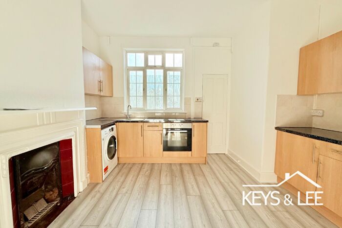 3 Bedroom Flat To Rent In Collier Row Road, Romford, RM5