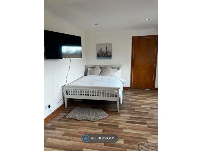 1 Bedroom Flat To Rent In New Cross Road, London, SE14