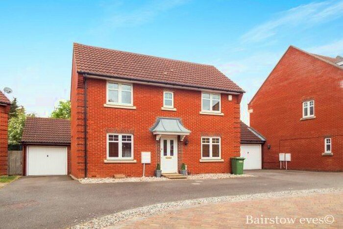 3 Bedroom Property To Rent In Oxford Close, Romford, RM2