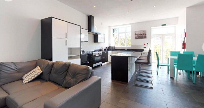 6 Bedroom Terraced House To Rent In College Avenue, Plymouth, Devon, PL4