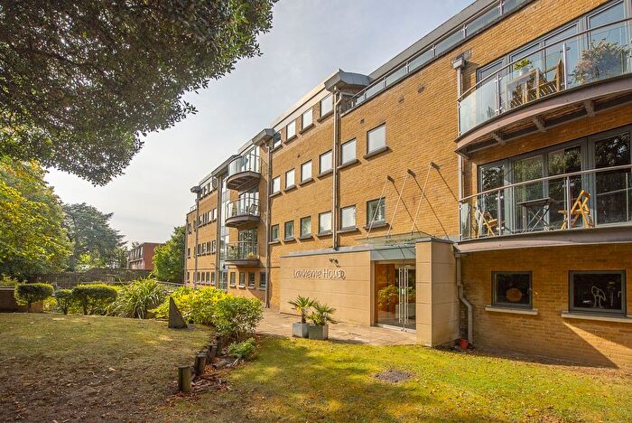 3 Bedroom Flat To Rent In The Downs, London, SW20