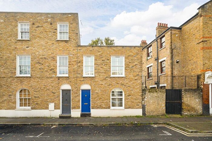 2 Bedroom Property To Rent In Adelina Grove, London, E1