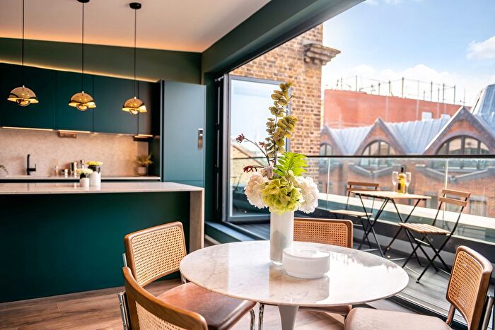 2 Bedroom Flat To Rent In St. John's Lane, Farringdon, London, EC1M