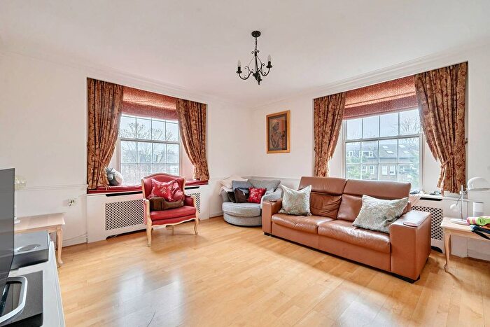3 Bedroom Flat To Rent In Fitzjames Avenue, West Kensington, London, W14