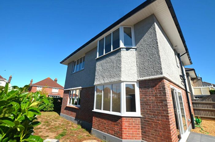 4 Bedroom House To Rent In Bedroom Detached House In Bournemouth, BH9