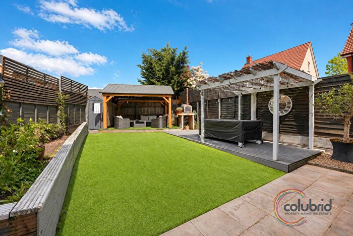 2 Bedroom End Of Terrace House For Sale In Tonbridge Drive, Basildon, SS15
