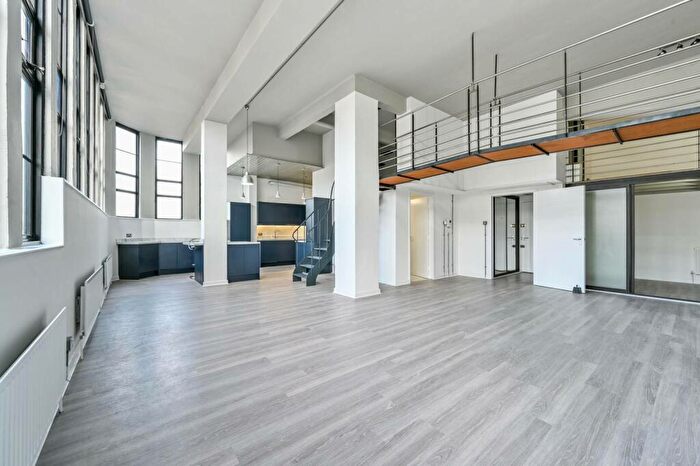 2 Bedroom Flat To Rent In Dehavilland Studios, Clapton, London, E5