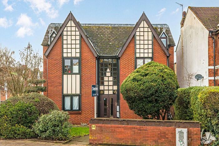 1 Bedroom Flat To Rent In St. Margarets Road, St Margarets, TW1