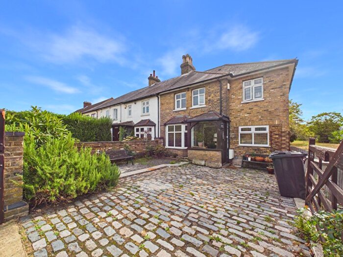4 Bedroom End Of Terrace House For Sale In Elmwood Avenue, Feltham, Middlesex, TW13