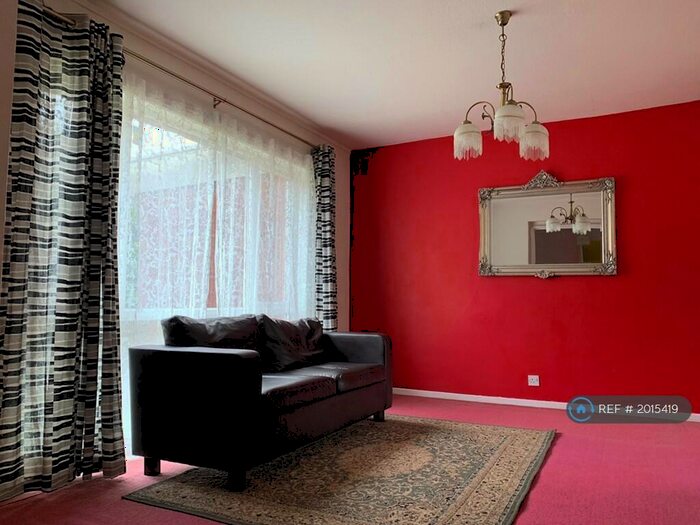 2 Bedroom Maisonette To Rent In Leyburn Gardens, Croydon, CR0