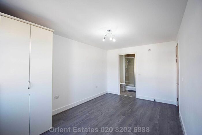 2 Bedroom Flat For Sale In Greyhound Hill, Hendon, NW4