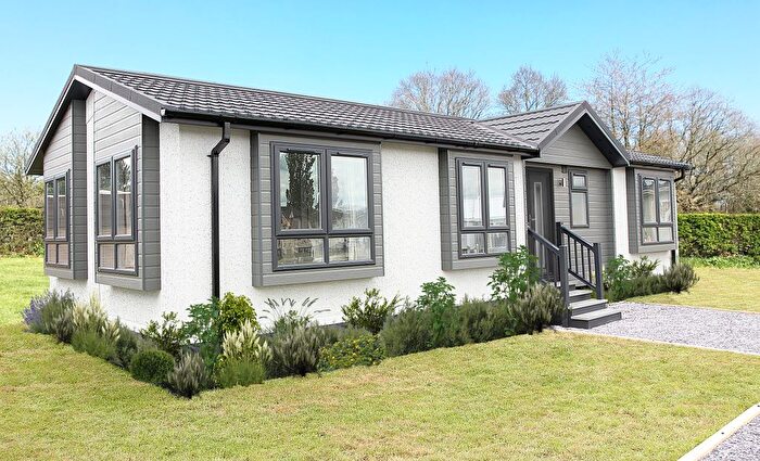 2 Bedroom Mobile/park Home For Sale In The Drift, Elsworth, CB23
