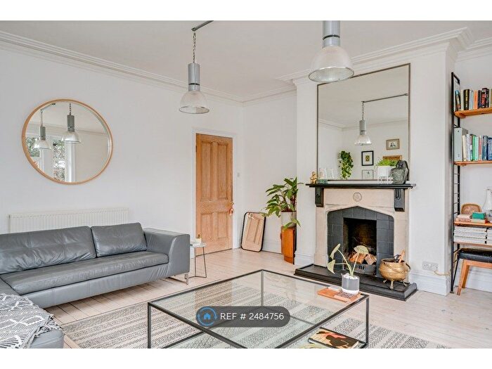 1 Bedroom Flat To Rent In Netherleigh Flats, Leeds, LS8