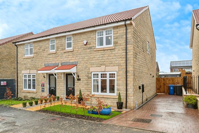 3 Bedroom Semi-Detached House For Sale In Kirkwood Drive, Harlington, Doncaster, DN5