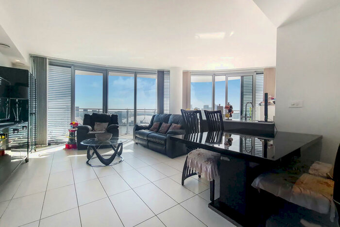 3 Bedroom Apartment To Rent In Hoola Apartments, Royal Victoria Dock, E16