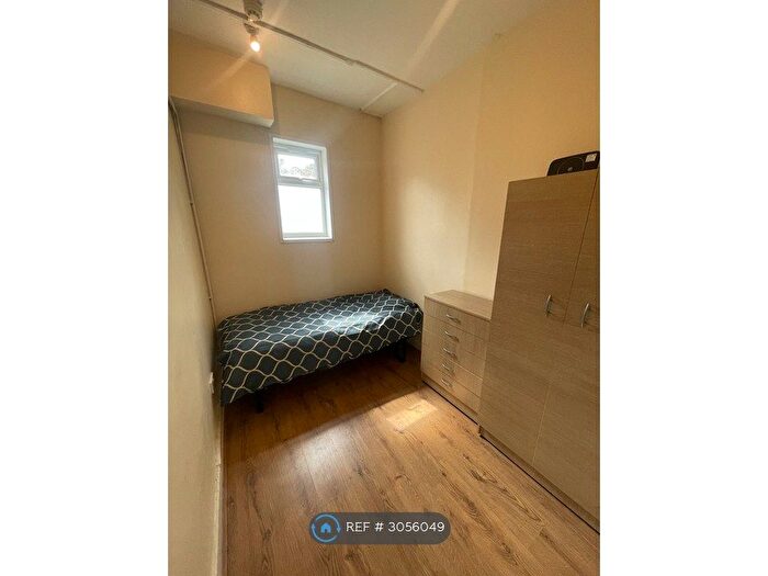 Studio To Rent In St. Pauls Road, London, N17