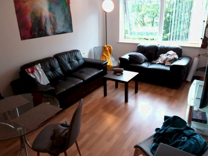 2 Bedroom Flat To Rent In Linen Quarter, Manchester, M15