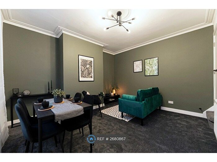 2 Bedroom Terraced House To Rent In Harold View, Leeds, LS6