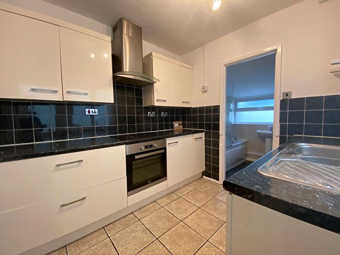 2 Bedroom Property To Rent In Ferndale Road, Swindon, SN2