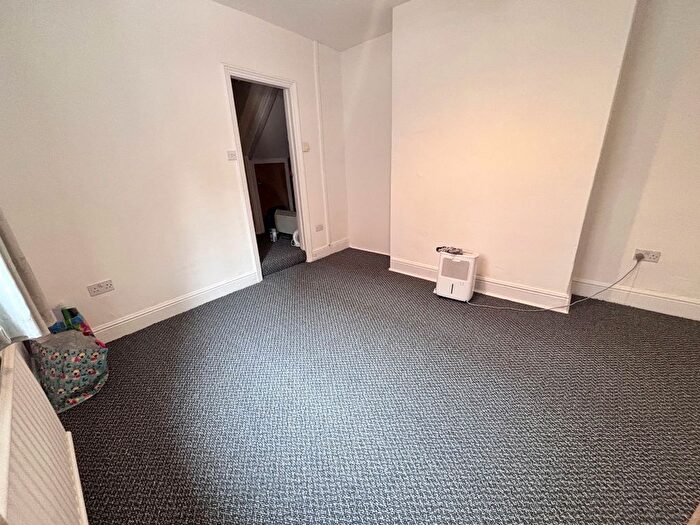 2 Bedroom Flat To Rent In Spring Bank West, Hull, HU3