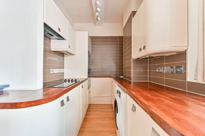 Studio To Rent In Palace Gardens Terrace, Notting Hill, London, W8