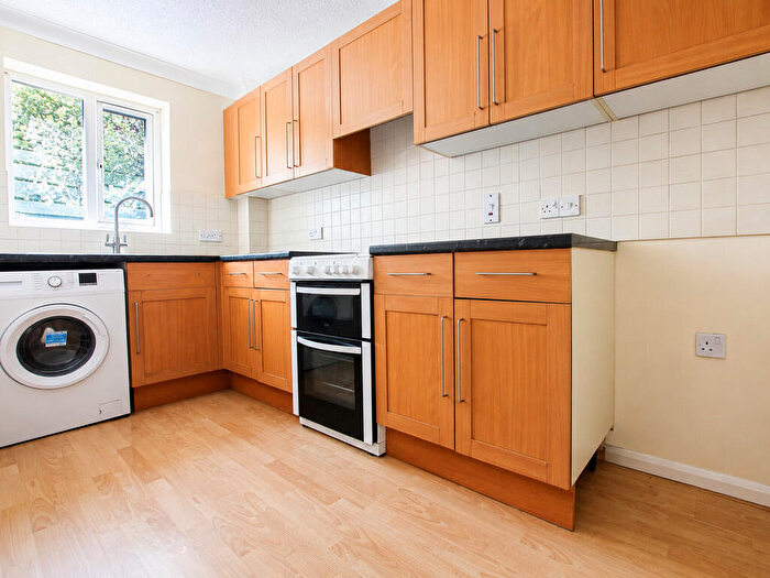 2 Bedroom Apartment For Sale In Maplin Park, SL3
