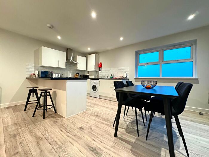 2 Bedroom Flat To Rent In Dower Court, Spencer Road, Rainham, RM13