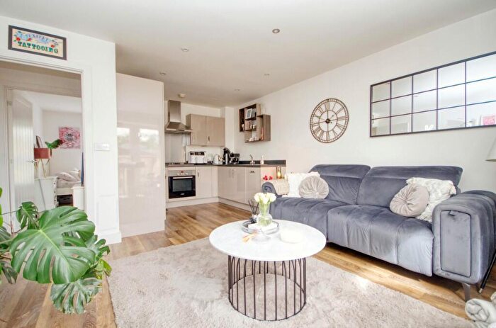1 Bedroom Apartment For Sale In Castle Boulevard, Nottingham, NG7