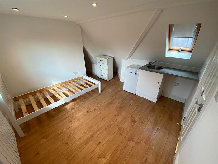 Studio To Rent In Boundfield Road, London, SE6