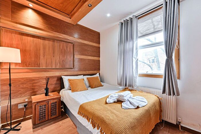 Studio To Rent In Kempsford Gardens, London, Earls Court, London, SW5