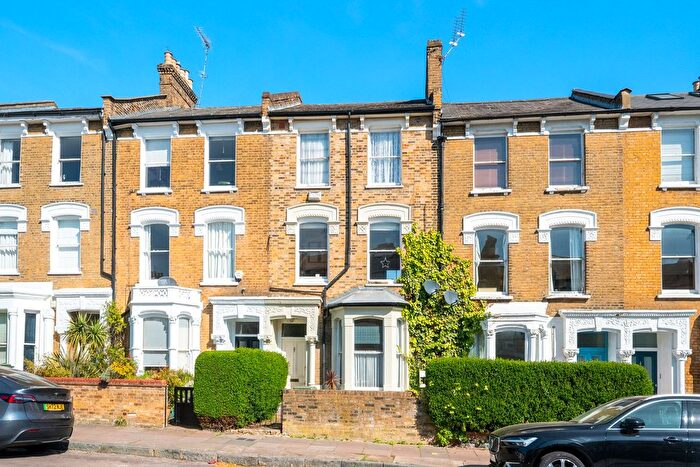 3 Bedroom Flat To Rent In Stradbroke Road, London, N5