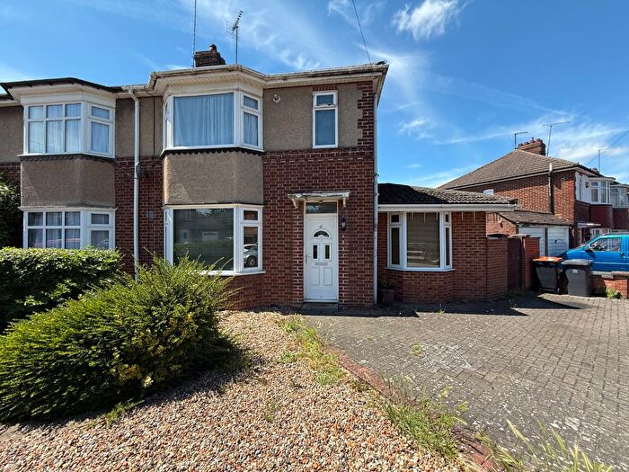 3 Bedroom Semi-detached House For Sale In Douglas Crescent, Houghton Regis, Dunstable, LU5