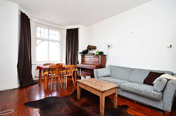 2 Bedroom Flat To Rent In Shirley Gardens, Hanwell, London, W7