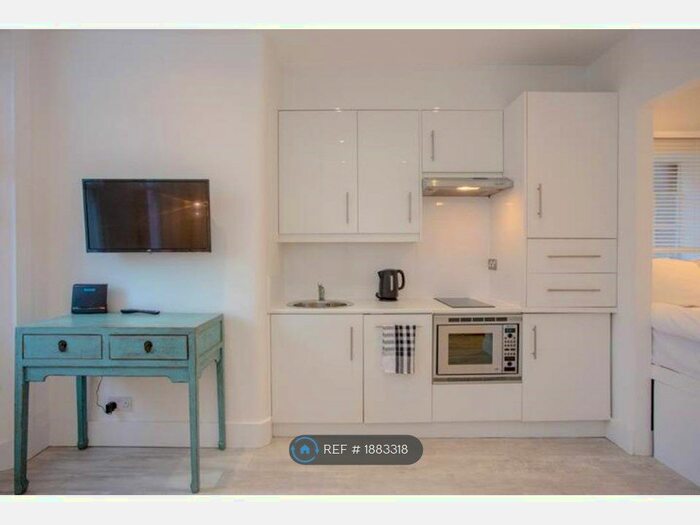 Studio To Rent In Barkston Gardens, London, SW5