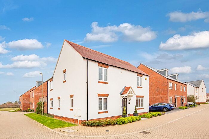 4 Bedroom Detached House For Sale In Newcastle Drive, Bicester, OX26