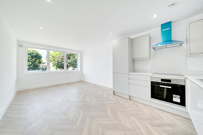 2 Bedroom Apartment To Rent In Hessel Street, London, E1