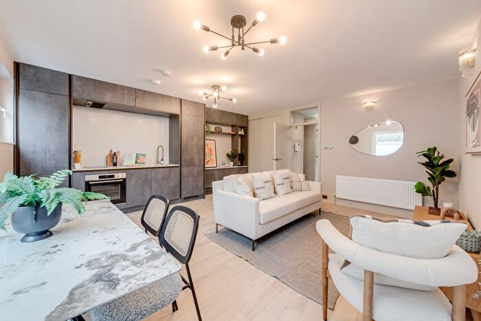 1 Bedroom Flat For Sale In Lonsdale Place, Barnsbury, N1