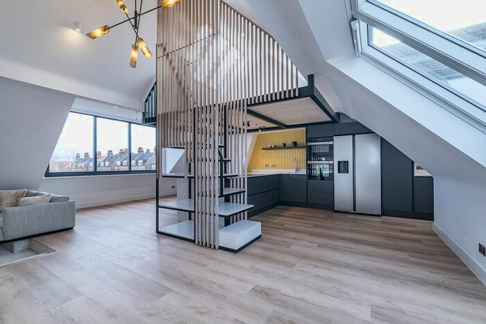 3 Bedroom Flat To Rent In Luttrell Avenue, London, SW15