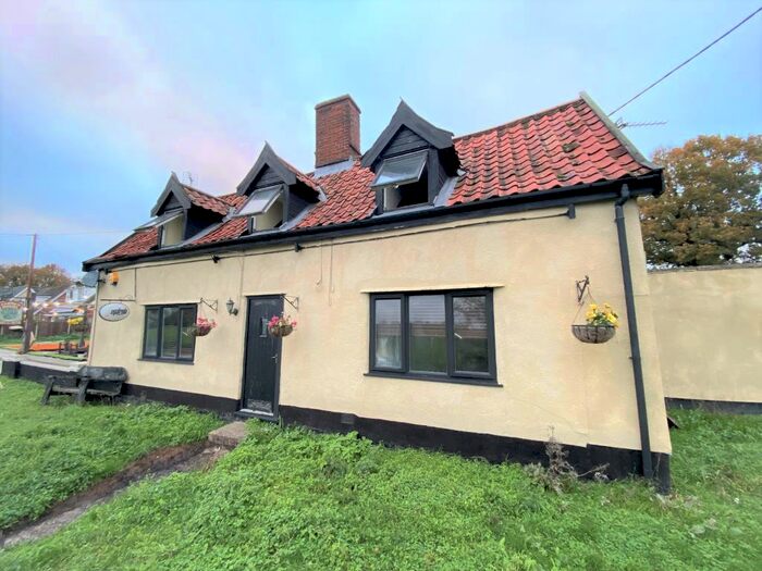 3 Bedroom Cottage To Rent In Overcross, Banham, NR16