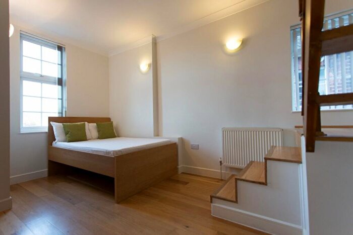 Apartment To Rent In Golders Way, Golders Green, NW11