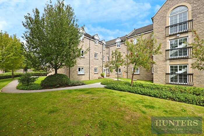 2 Bedroom Apartment For Sale In Pennythorne Drive, Yeadon, Leeds, LS19