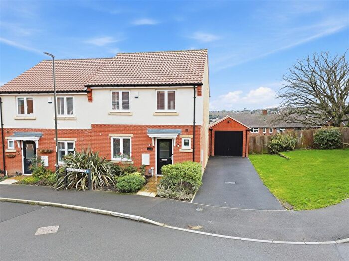 3 Bedroom Semi Detached House For Sale In Eskdale Close, Dunston, Chesterfield, S41