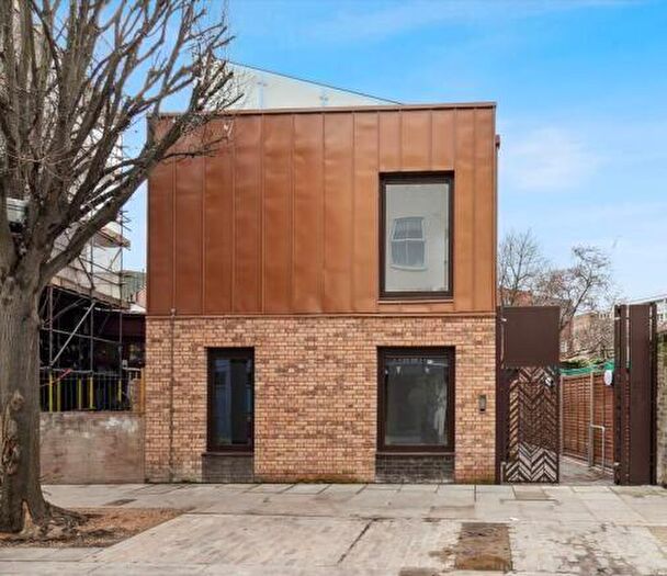 3 Bedroom Flat For Sale In Flat, Battersea High Street, London, SW11