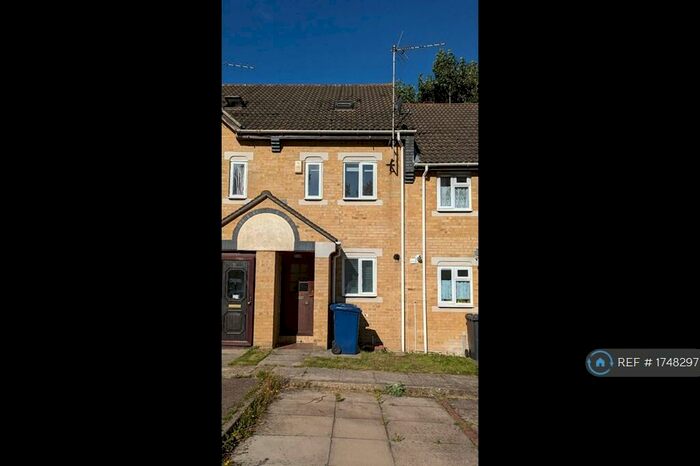 3 Bedroom Terraced House To Rent In Swan Drive, London, NW9