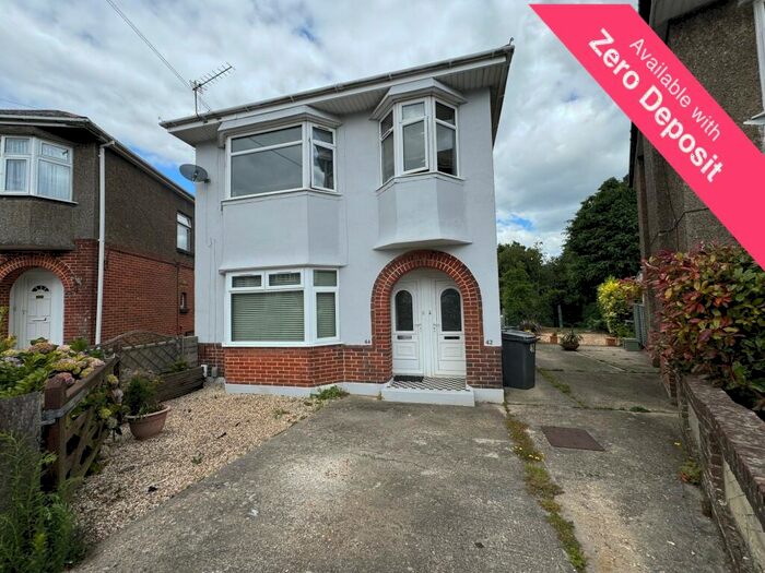 2 Bedroom Flat To Rent In Barnes Crescent, Bournemouth, BH10