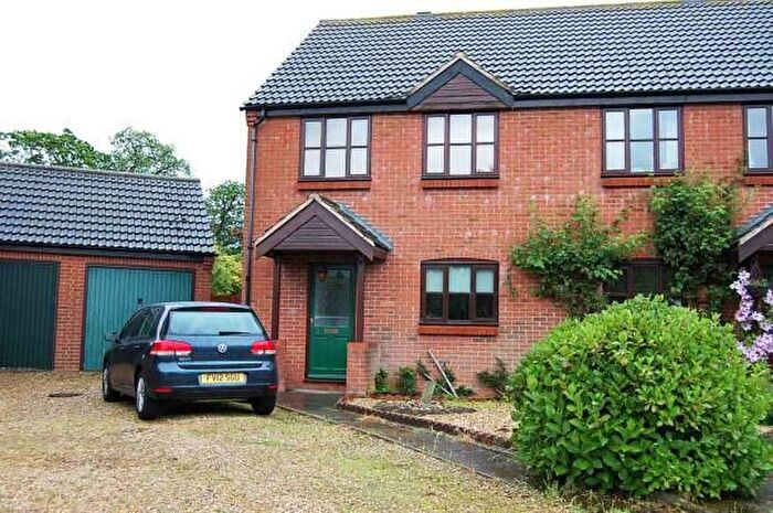 3 Bedroom Semi-Detached House To Rent In Craven Close, Harlaxton, NG32