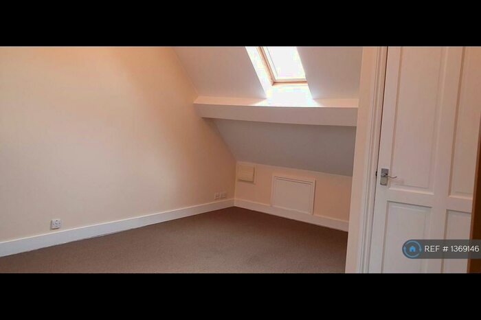 Studio To Rent In Western Road, Tring, HP23