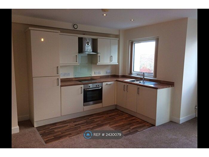2 Bedroom Flat To Rent In Kirk Beston Close, Leeds, LS11