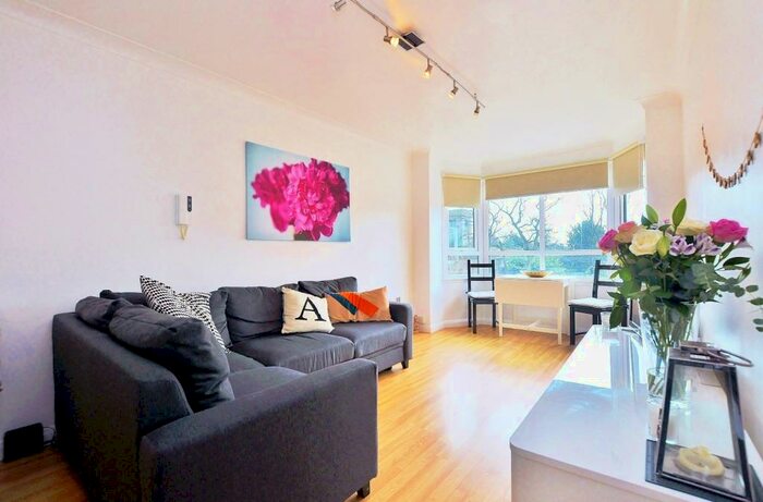 1 Bedroom Apartment To Rent In Brandling Court, Akenside Terrace, Newcastle Upon Tyne, NE2