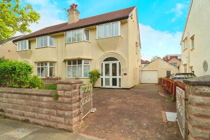 3 Bedroom Semi-Detached House For Sale In Dovedale Road, Wirral, CH47